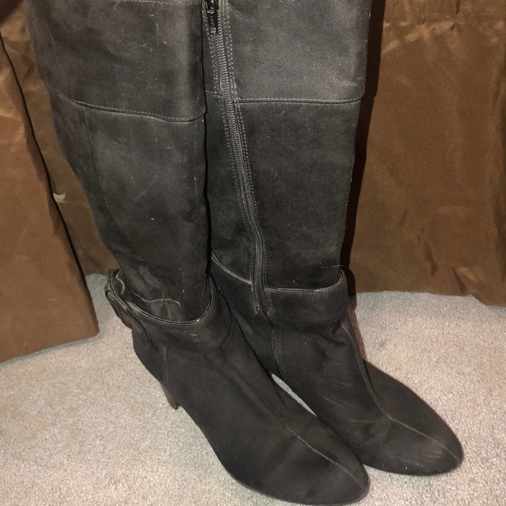 Black suede heel boots